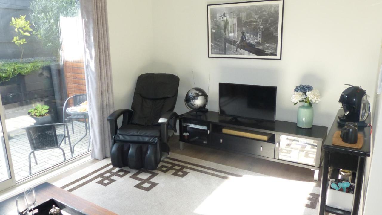 Modern Self Contained Apartment In Riverhead Экстерьер фото