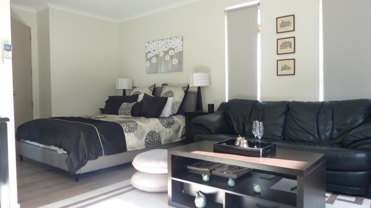 Modern Self Contained Apartment In Riverhead Экстерьер фото