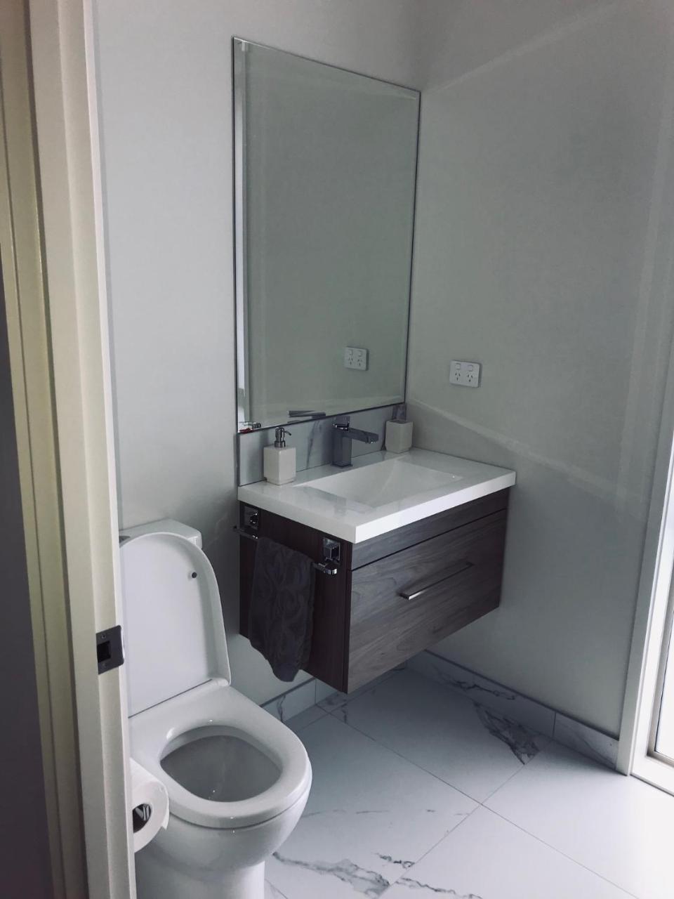 Modern Self Contained Apartment In Riverhead Экстерьер фото